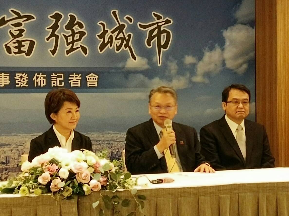 左起為盧秀燕,令狐榮達,黃崇典。 圖:唐復年/攝 左起為盧秀燕,令狐榮達,黃崇典。 圖:唐復年/攝