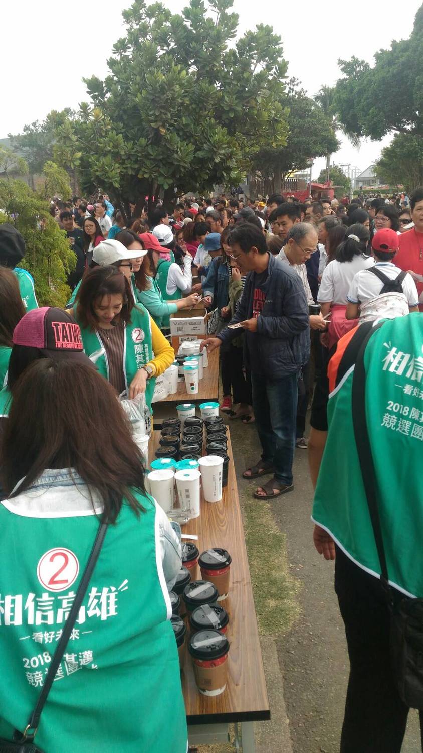 業者提供的咖啡供不應求。 圖:南方亮/攝 業者提供的咖啡供不應求。 圖:南方亮/攝