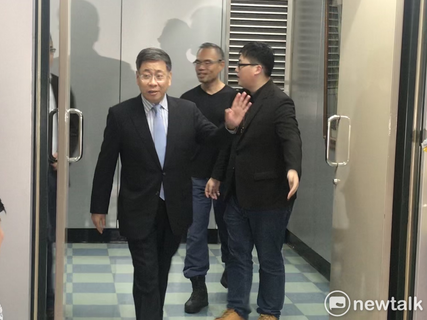 上海市台辦主任李文輝(揮手者)。 圖:周煊惠 / 攝 上海市台辦主任李文輝(揮手者)。 圖:周煊惠 / 攝