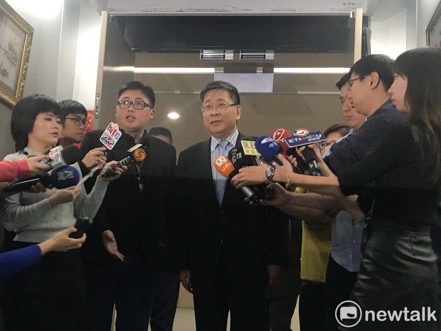 李文輝拜會完北市府後,出來接受媒體訪問。 圖 : 周煊惠 / 攝 李文輝拜會完北市府後,出來接受媒體訪問。 圖 : 周煊惠 / 攝