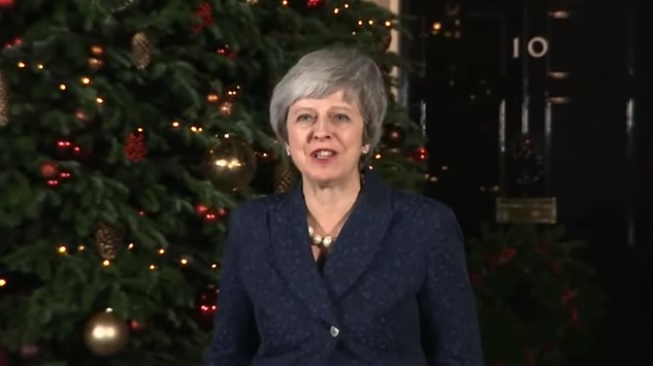 英國首相梅伊在確定自己在闖過不信任投票這一關後,明顯鬆了一口氣。 圖:翻攝YouTube/FOX NEWS 英國首相梅伊在確定自己在闖過不信任投票這一關後,明顯鬆了一口氣。 圖:翻攝YouTube/FOX NEWS