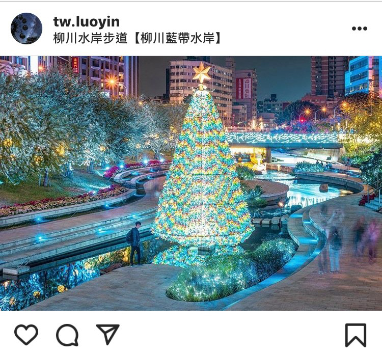 今年柳川聖誕樹以「花博」的意象打造而成。 圖:翻攝自instagram tw.luoyin/開放權限 今年柳川聖誕樹以「花博」的意象打造而成。 圖:翻攝自instagram tw.luoyin/開放權限