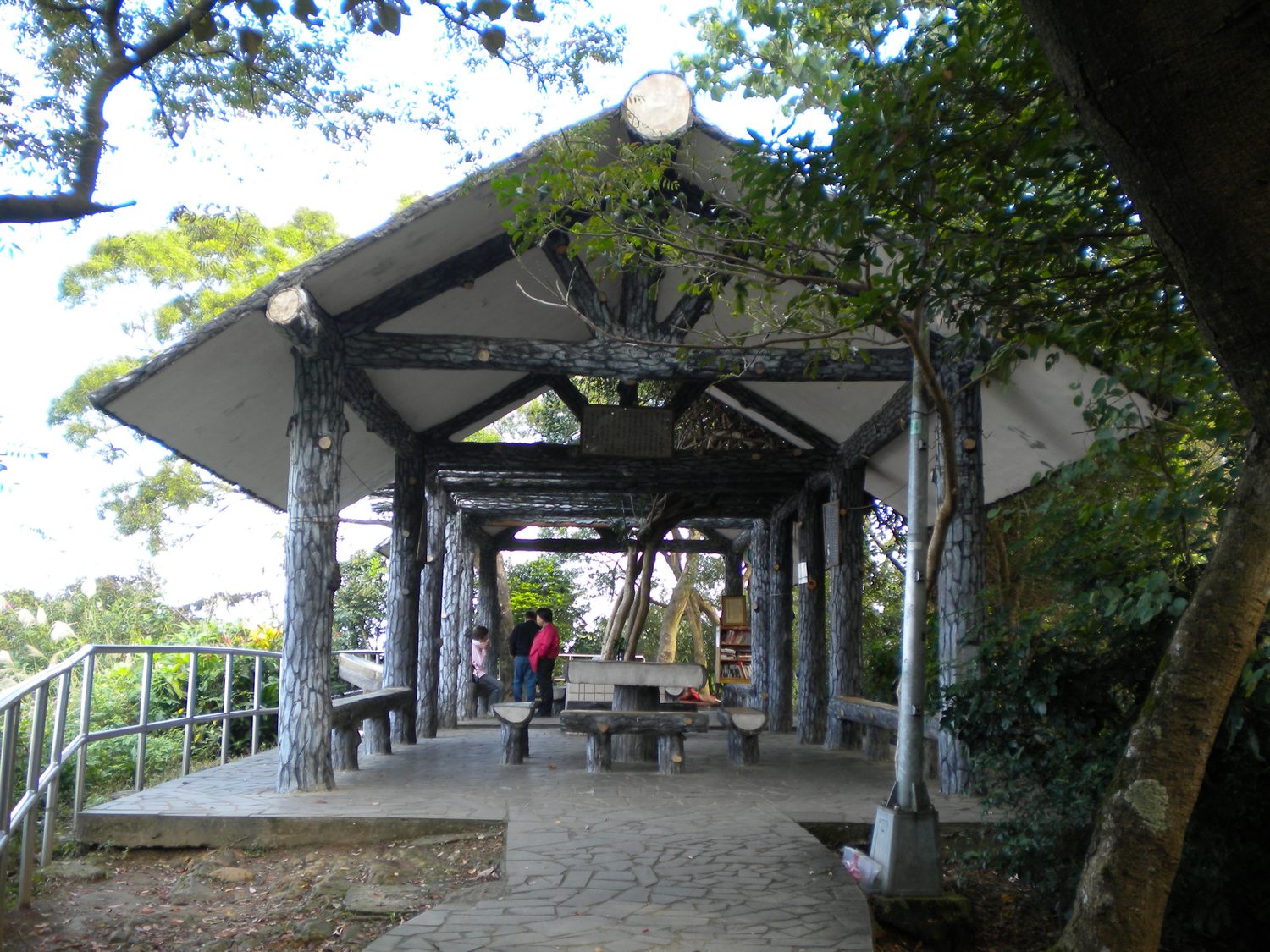 象山步道上的超然亭。 圖:台北市大地處/提供 象山步道上的超然亭。 圖:台北市大地處/提供