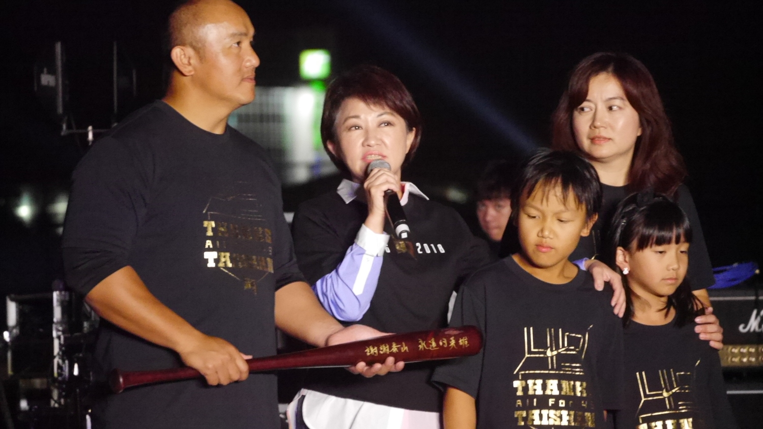 張泰山與盧秀燕與家人合影。 nownews提供/吳政紘攝 張泰山與盧秀燕與家人合影。 nownews提供/吳政紘攝