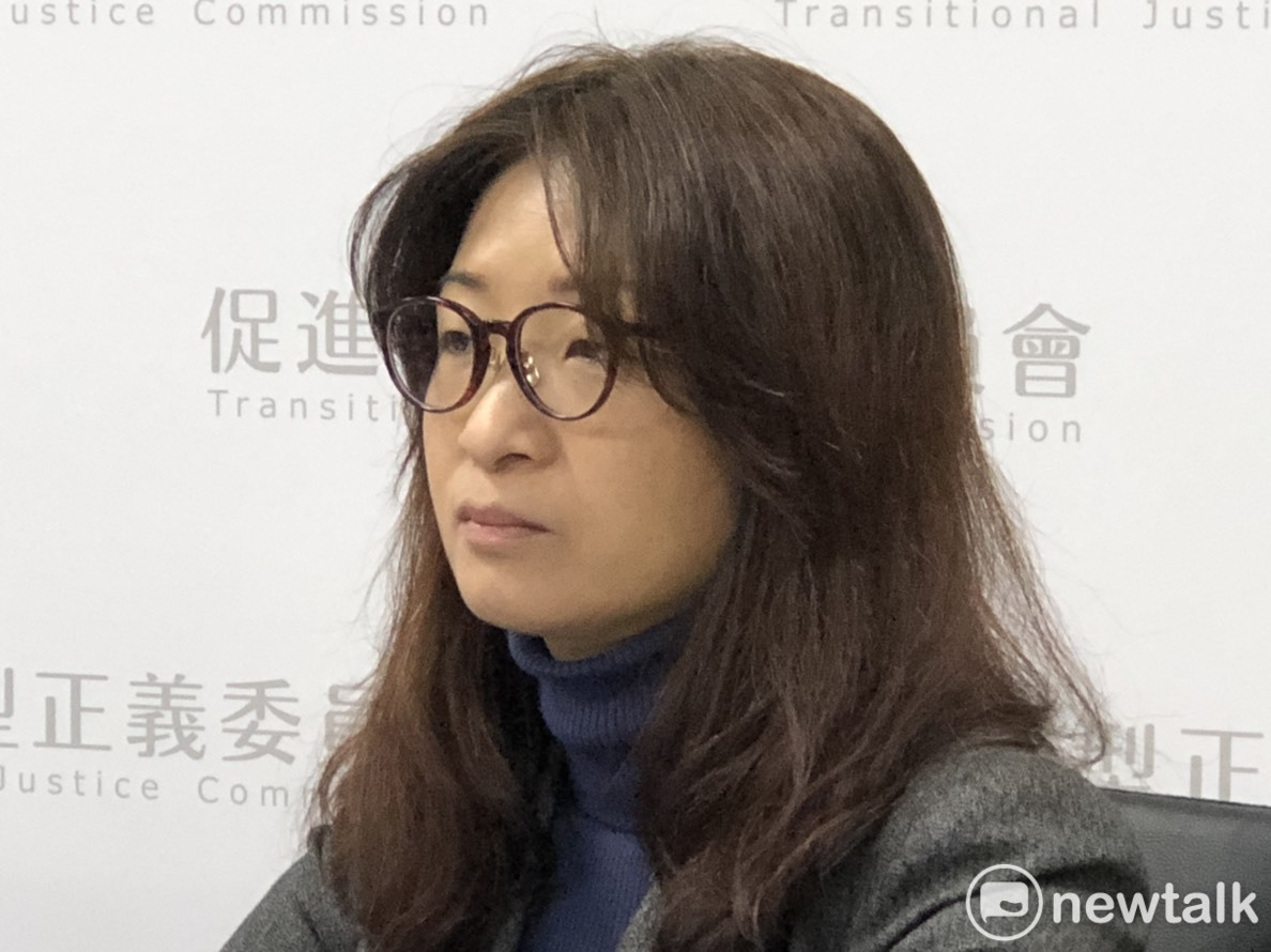 在重建社會信任的部分,主責的促轉會委員彭仁郁表示,促轉會與文化部人博館合作半年來做了專業療癒者的培訓,共有60位專業心理師、社工師。 圖:謝莉慧/攝 在重建社會信任的部分,主責的促轉會委員彭仁郁表示,促轉會與文化部人博館合作半年來做了專業療癒者的培訓,共有60位專業心理師、社工師。 圖:謝莉慧/攝