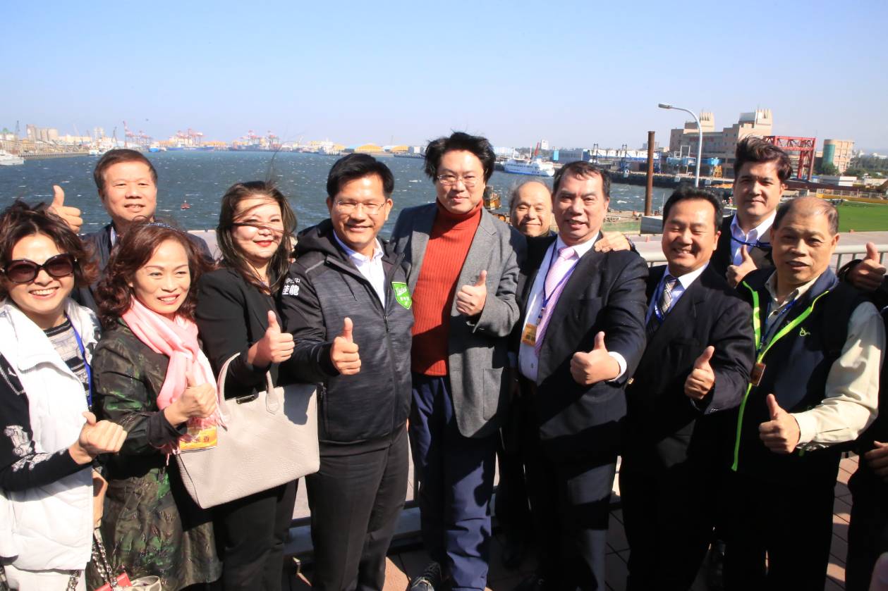 林右昌率團參訪台中港三井OUTLET 圖:王宸宇攝 林右昌率團參訪台中港三井OUTLET 圖:王宸宇攝