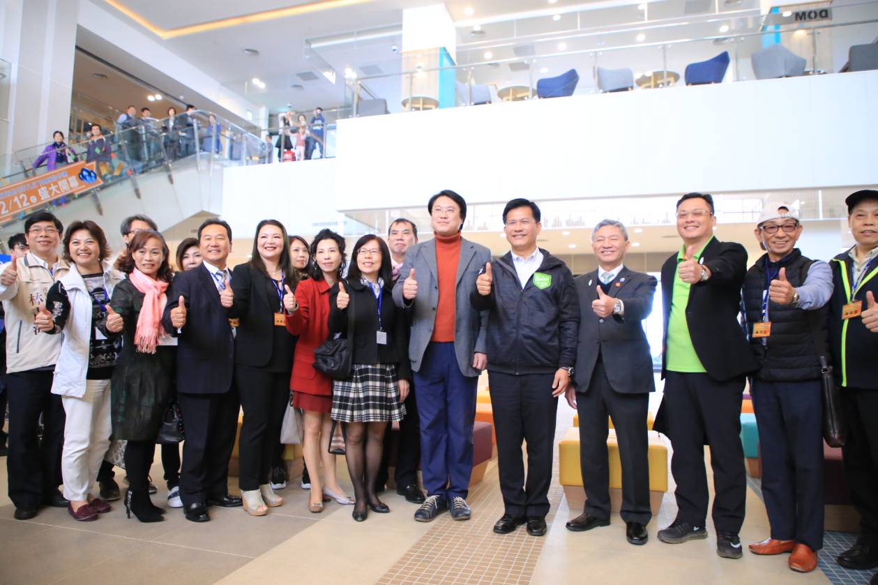 林右昌率團參訪台中港三井OUTLET 圖:王宸宇攝 林右昌率團參訪台中港三井OUTLET 圖:王宸宇攝
