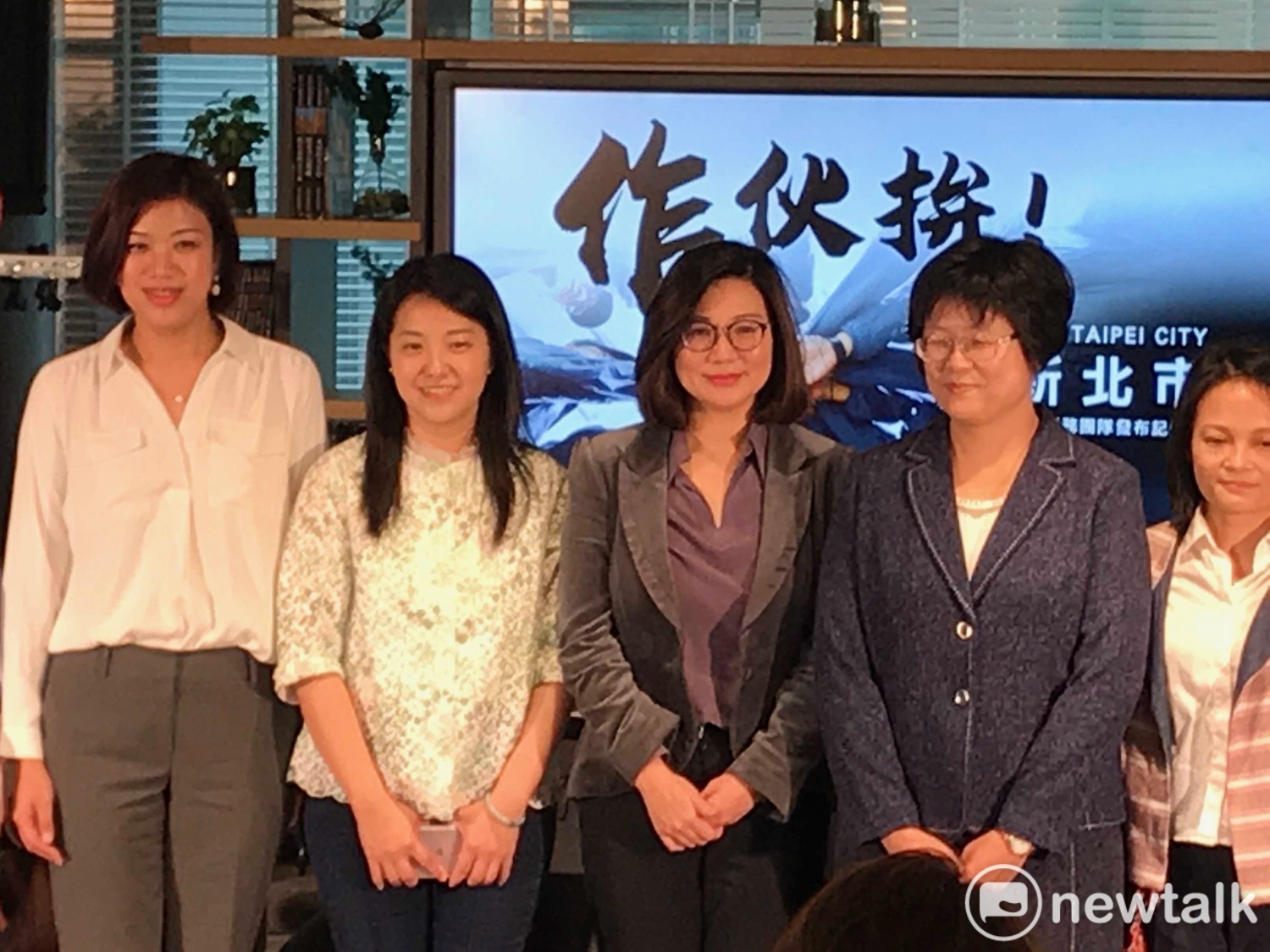 新北市府小內閣亮點,北市府參事饒慶鈺(中)將接任新北市秘書處長。 圖:周煊惠 / 攝 新北市府小內閣亮點,北市府參事饒慶鈺(中)將接任新北市秘書處長。 圖:周煊惠 / 攝
