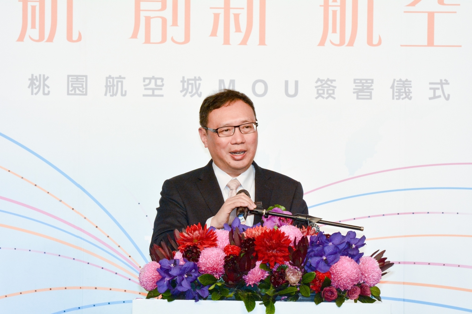 桃市府顧問黃適卓23日對外宣布將參選下屆桃園市長,鄭文燦表示「尊重每個人參選的權利」。 圖:桃園市政府/提供(資料照) 桃市府顧問黃適卓23日對外宣布將參選下屆桃園市長,鄭文燦表示「尊重每個人參選的權利」。 圖:桃園市政府/提供(資料照)