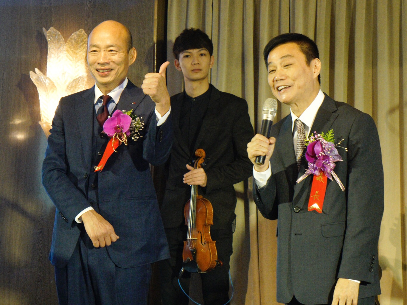 高雄市長韓國瑜與高雄市議會議長許崑源。 圖:張良一/攝(資料照) 高雄市長韓國瑜與高雄市議會議長許崑源。 圖:張良一/攝(資料照)