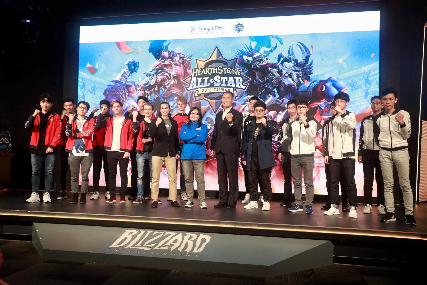 明星賽全體選手與與會嘉賓合照。 明星賽全體選手與與會嘉賓合照。