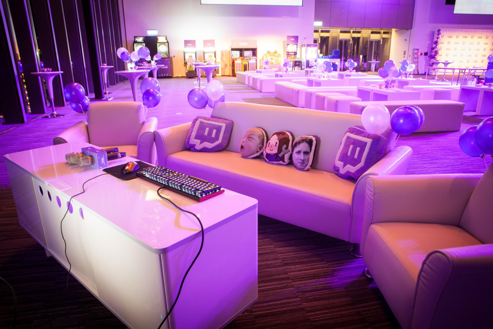 去年「Twitch Year end PARTY」實況沙發區。 去年「Twitch Year end PARTY」實況沙發區。