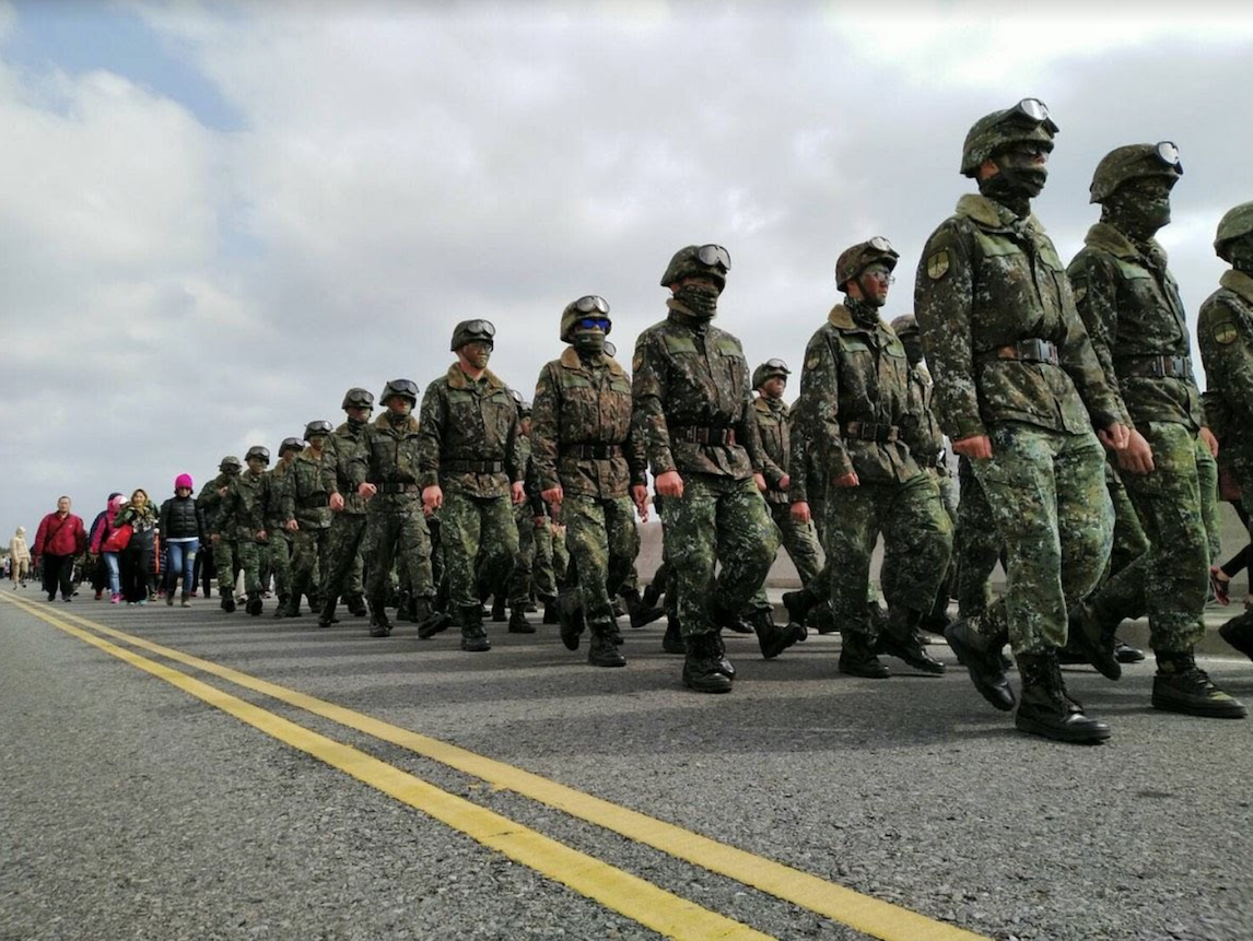 現場大批軍事迷著迷彩造型裝扮出席。 圖:澎湖縣政府/提供 現場大批軍事迷著迷彩造型裝扮出席。 圖:澎湖縣政府/提供