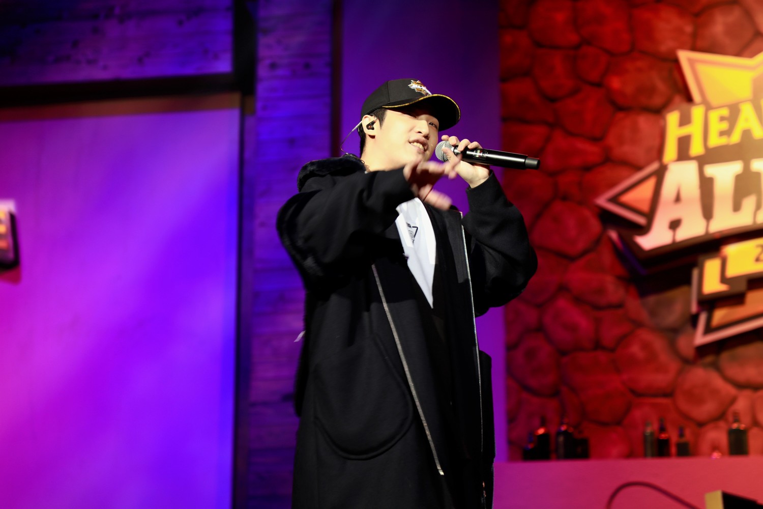 賽前請來了知名饒舌藝人熊仔表演。