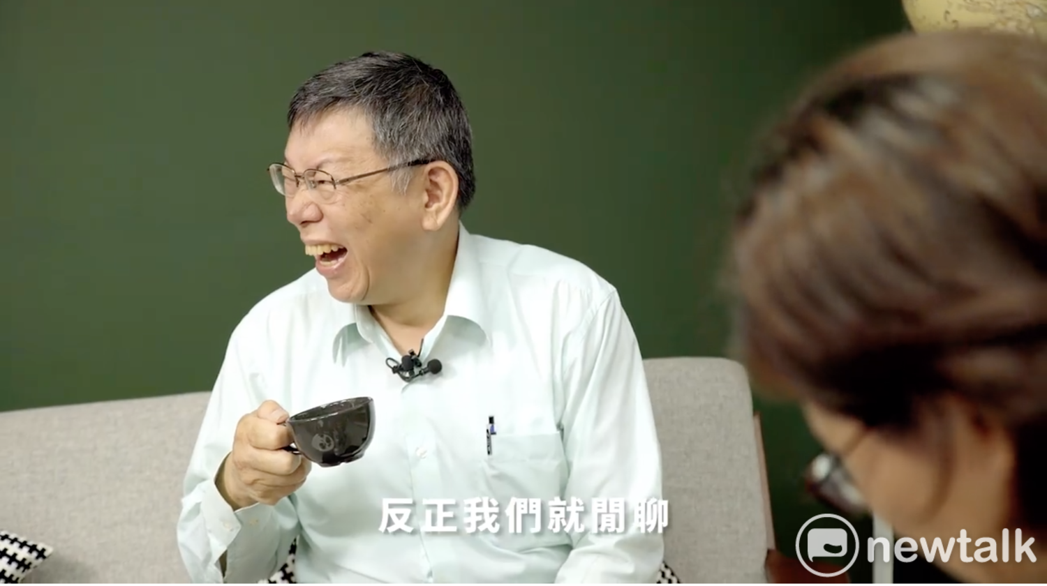 台北市長柯文哲今日在臉書分享「施鹽特輯」。 圖:翻攝影片 台北市長柯文哲今日在臉書分享「施鹽特輯」。 圖:翻攝影片
