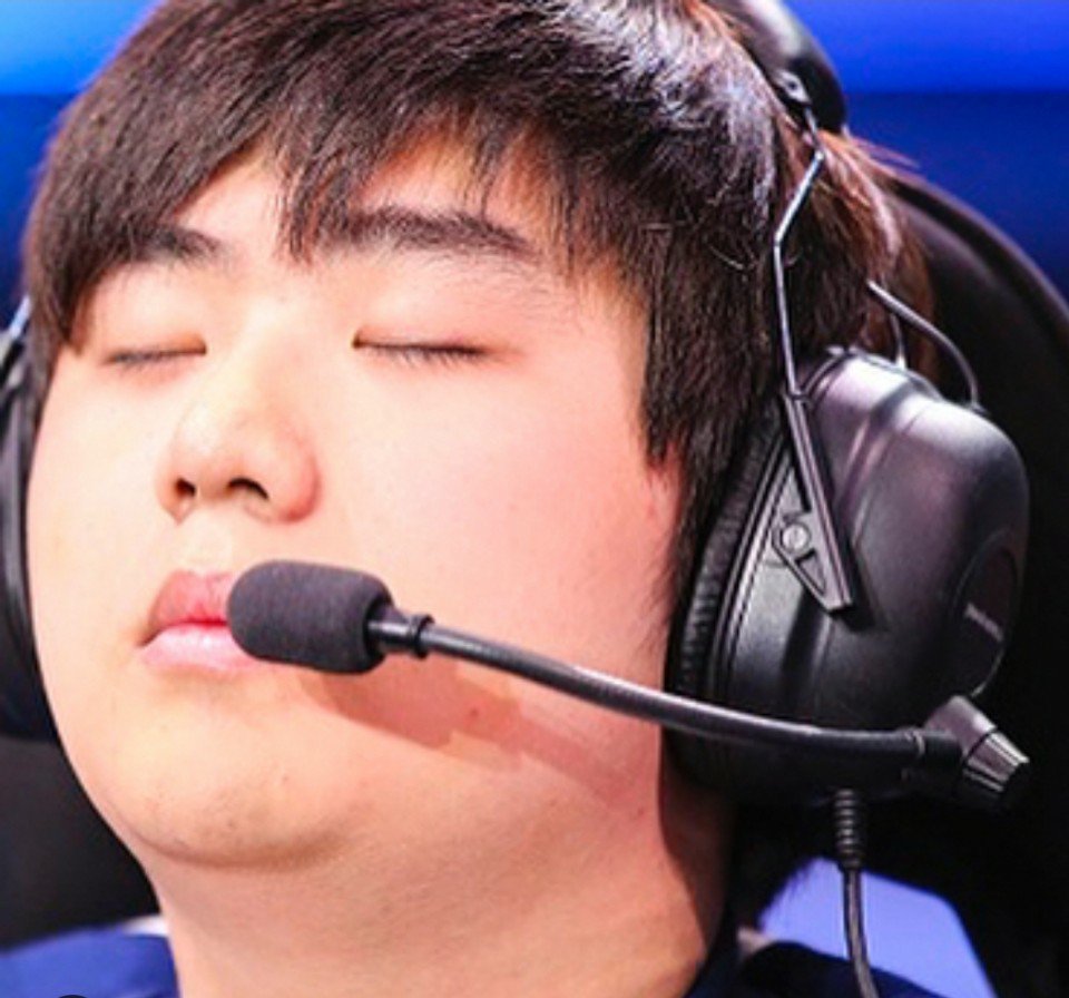 成為職業選手後的Bang也免不了「職業傷害」。 成為職業選手後的Bang也免不了「職業傷害」。