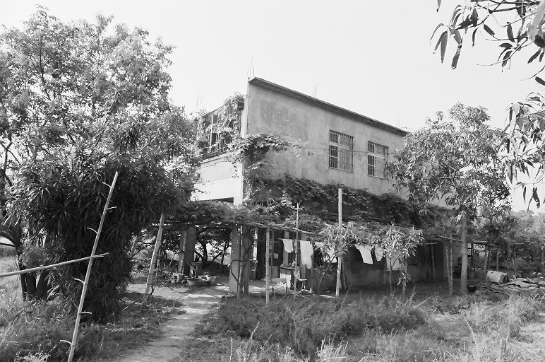 余登發老縣長居住的八卦寮的二樓老宅 圖:余岳叔/攝 余登發老縣長居住的八卦寮的二樓老宅 圖:余岳叔/攝