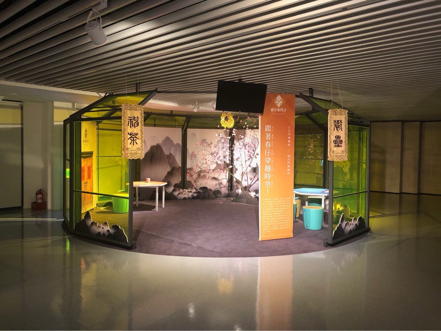 展覽也邀請5位運用不同媒材的藝術家參展,展出有別於傳統春聯的作品,讓觀展民眾對春聯創作有不同的想像。 圖:桃園兒童美術館提供 展覽也邀請5位運用不同媒材的藝術家參展,展出有別於傳統春聯的作品,讓觀展民眾對春聯創作有不同的想像。 圖:桃園兒童美術館提供