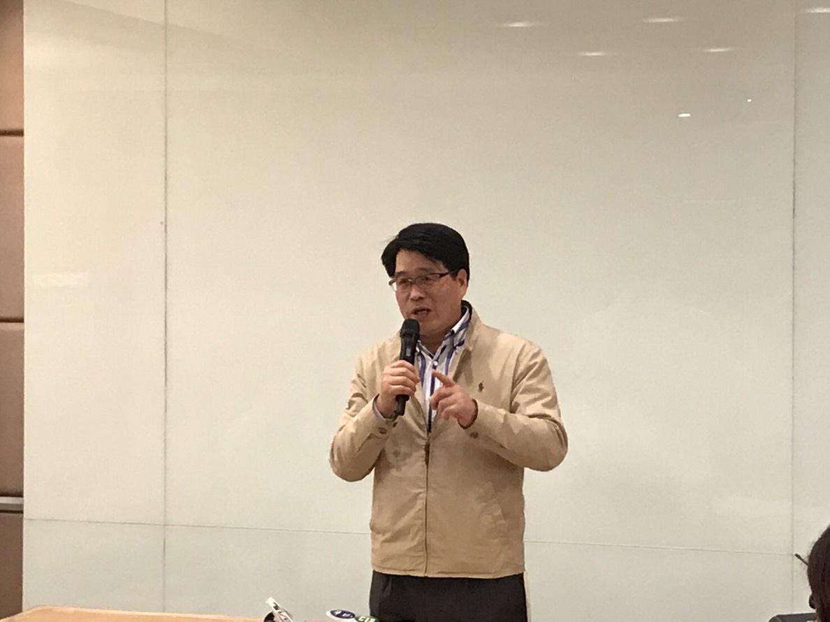 針對宜蘭縣黨部的執評委聯名支持卓榮泰,違反中立原則,游盈隆表示,煩惱這場黨主席補選能否公平完成。 圖:游盈隆辦公室提供 針對宜蘭縣黨部的執評委聯名支持卓榮泰,違反中立原則,游盈隆表示,煩惱這場黨主席補選能否公平完成。 圖:游盈隆辦公室提供