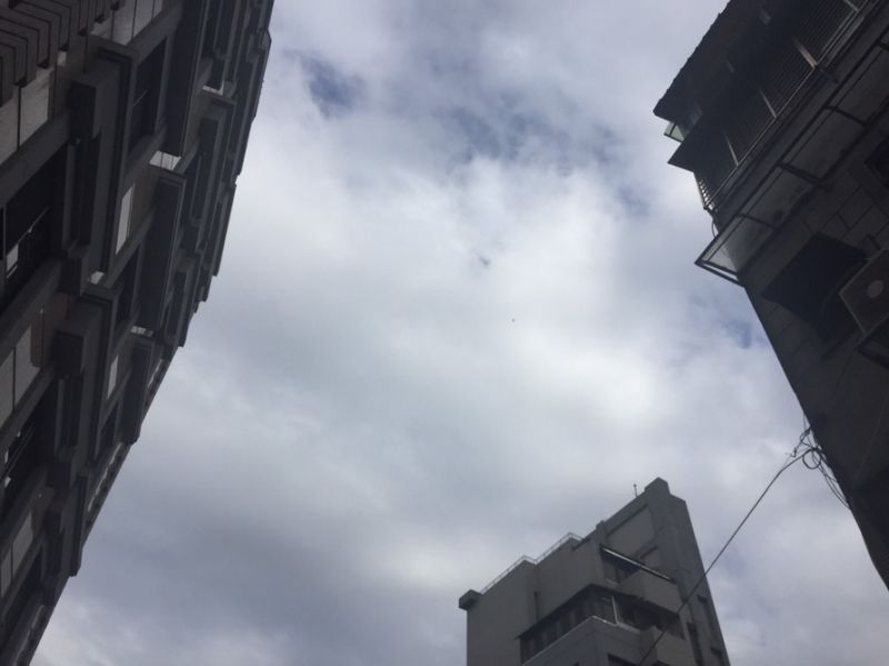 受東北季風影響,北台灣今仍整天濕冷。 圖:閻芝霖/攝 受東北季風影響,北台灣今仍整天濕冷。 圖:閻芝霖/攝