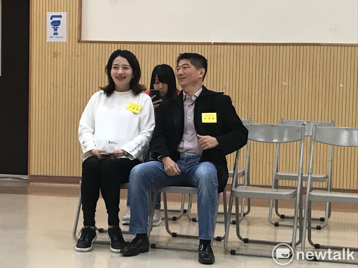 國民黨立委參選人陳炳甫帶即將臨盆的妻子出席。 圖 : 周煊惠 / 攝 國民黨立委參選人陳炳甫帶即將臨盆的妻子出席。 圖 : 周煊惠 / 攝