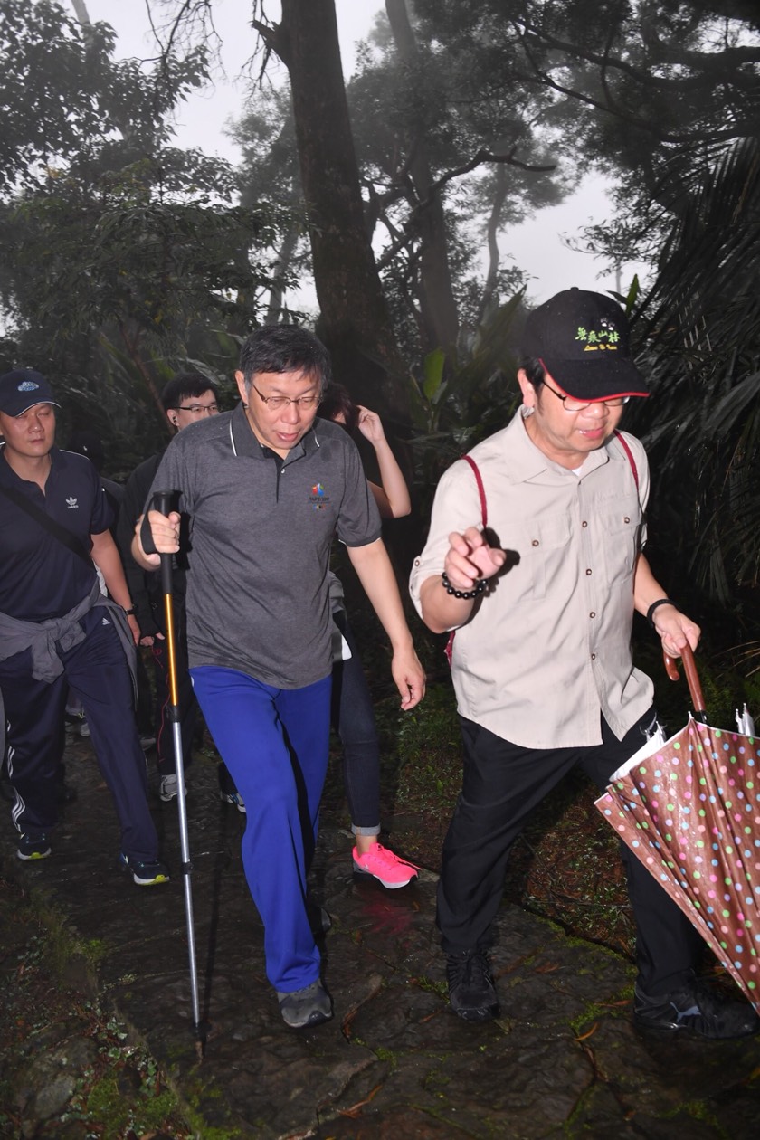 市長柯文哲今日帶領市府團隊舉行健行活動,還透露出目前團隊正在推動特色步道產業化。 圖:台北市政府提供。 市長柯文哲今日帶領市府團隊舉行健行活動,還透露出目前團隊正在推動特色步道產業化。 圖:台北市政府提供。