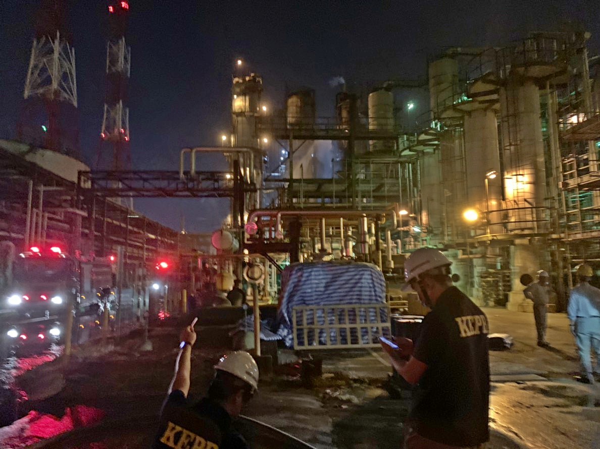 高雄市環保局接獲線報,立即前往信昌化學工業股份有限公司林園廠實施稽查。 圖:高雄市環保局提供。 高雄市環保局接獲線報,立即前往信昌化學工業股份有限公司林園廠實施稽查。 圖:高雄市環保局提供。