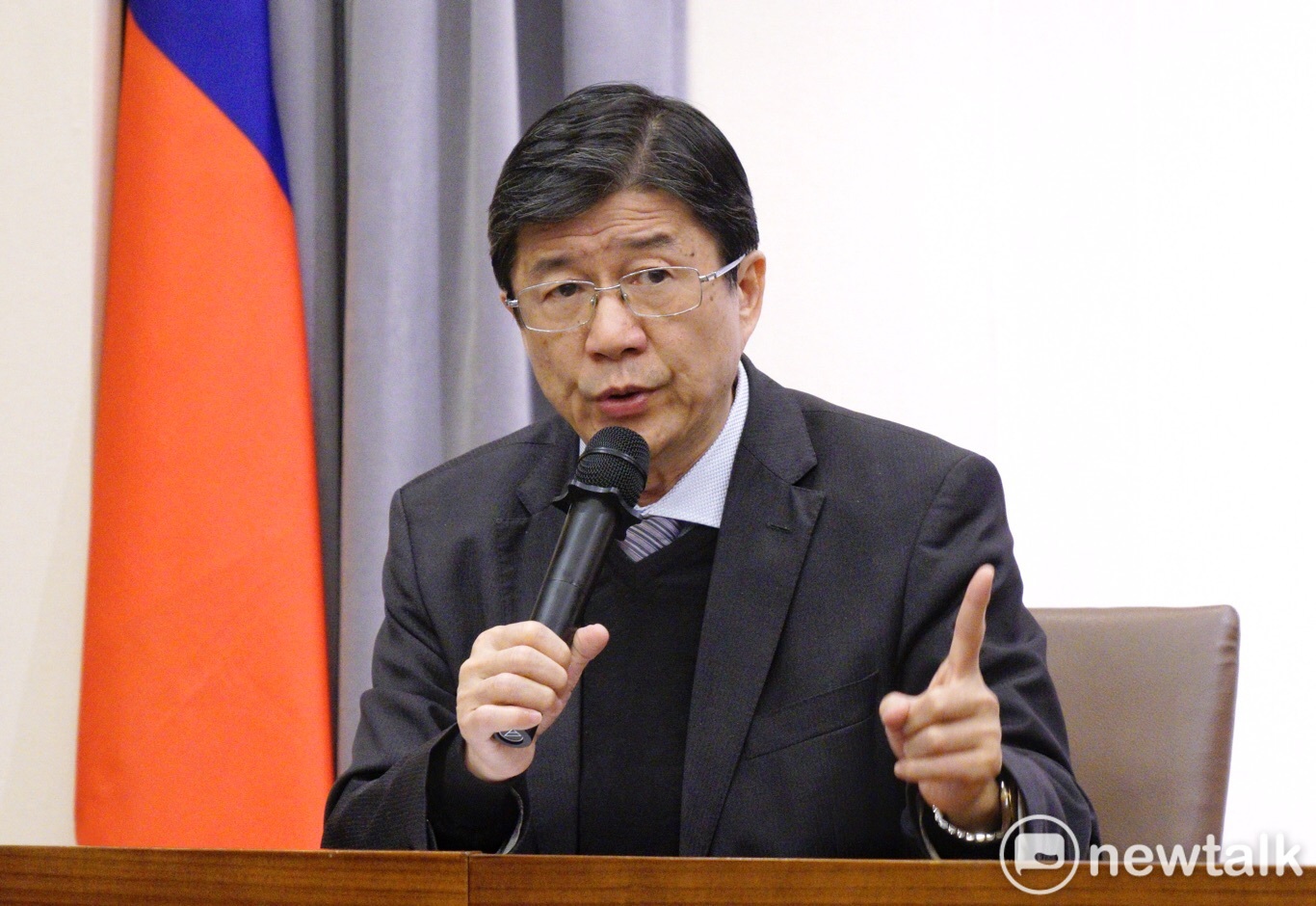 蔡崇義表示,管中閔與壹傳媒的合作是「固定、經常及持續性」,已明顯違法,因此提出彈劾案。 圖:張良一/攝 蔡崇義表示,管中閔與壹傳媒的合作是「固定、經常及持續性」,已明顯違法,因此提出彈劾案。 圖:張良一/攝