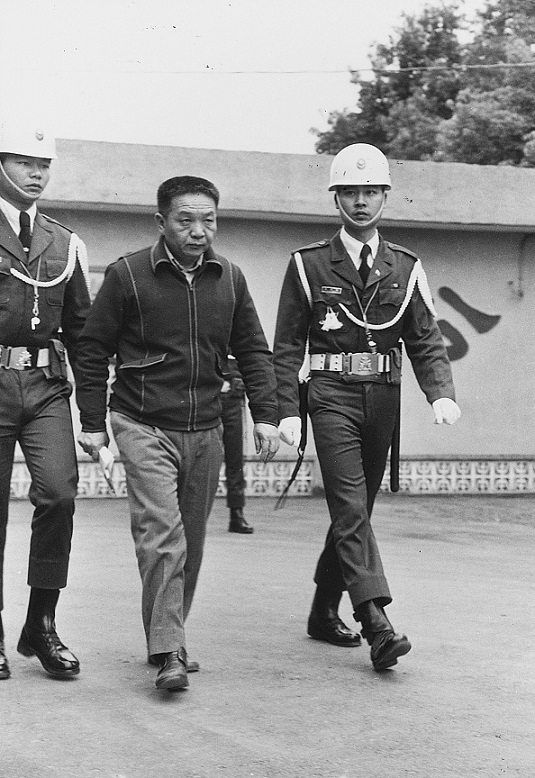 黃信介,本名黃金龍,1928年生,台北大龍峒人。1969年當選終身職立法委員。擔任美麗島雜誌發行人,被判有期徒刑十四年,同時喪失立委資格。 圖:周嘉華/攝 黃信介,本名黃金龍,1928年生,台北大龍峒人。1969年當選終身職立法委員。擔任美麗島雜誌發行人,被判有期徒刑十四年,同時喪失立委資格。 圖:周嘉華/攝