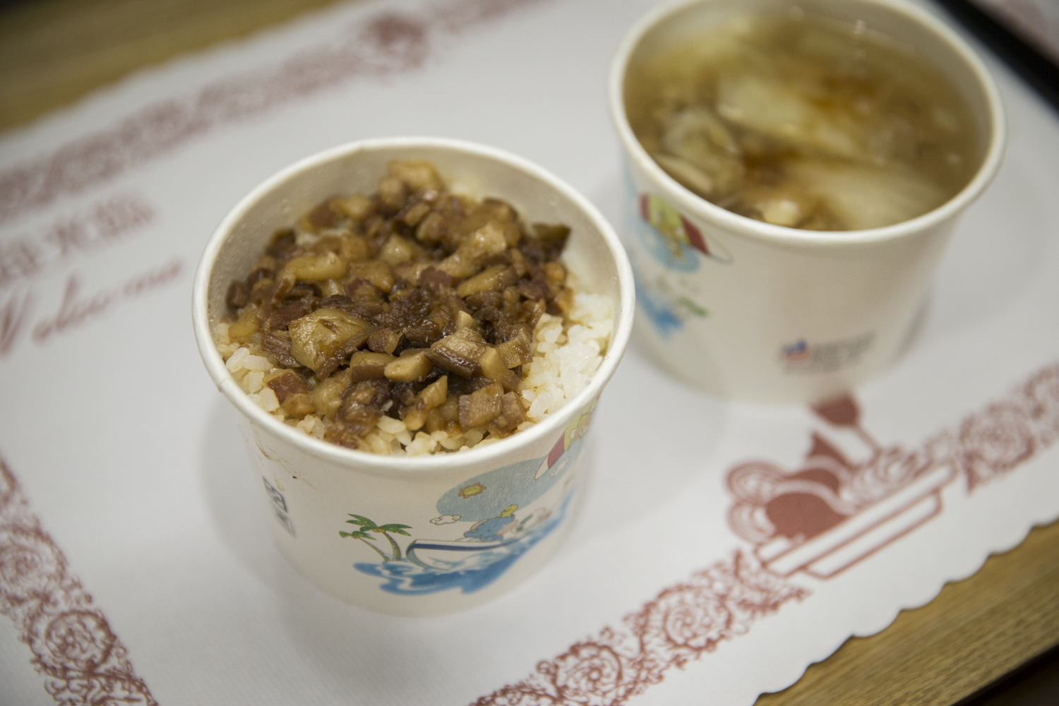 蔡總統特別的滷肉飯、肉羹。 圖:總統府提供 蔡總統特別的滷肉飯、肉羹。 圖:總統府提供