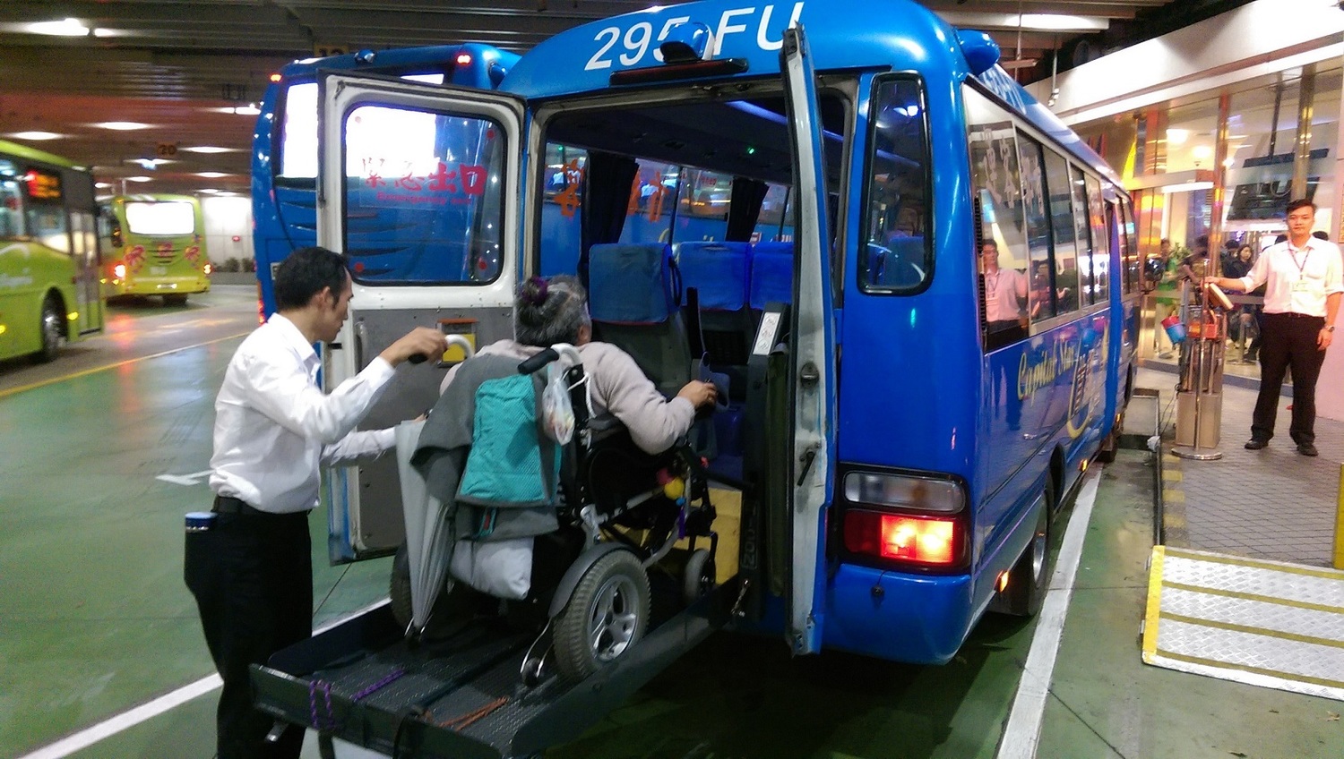 首都客運「台北-宜蘭」國道客運的「108年春節連續假期疏運方案」,可幫男女老幼及行動不便者快捷返鄉或旅遊。 圖:首都客運提供 首都客運「台北-宜蘭」國道客運的「108年春節連續假期疏運方案」,可幫男女老幼及行動不便者快捷返鄉或旅遊。 圖:首都客運提供