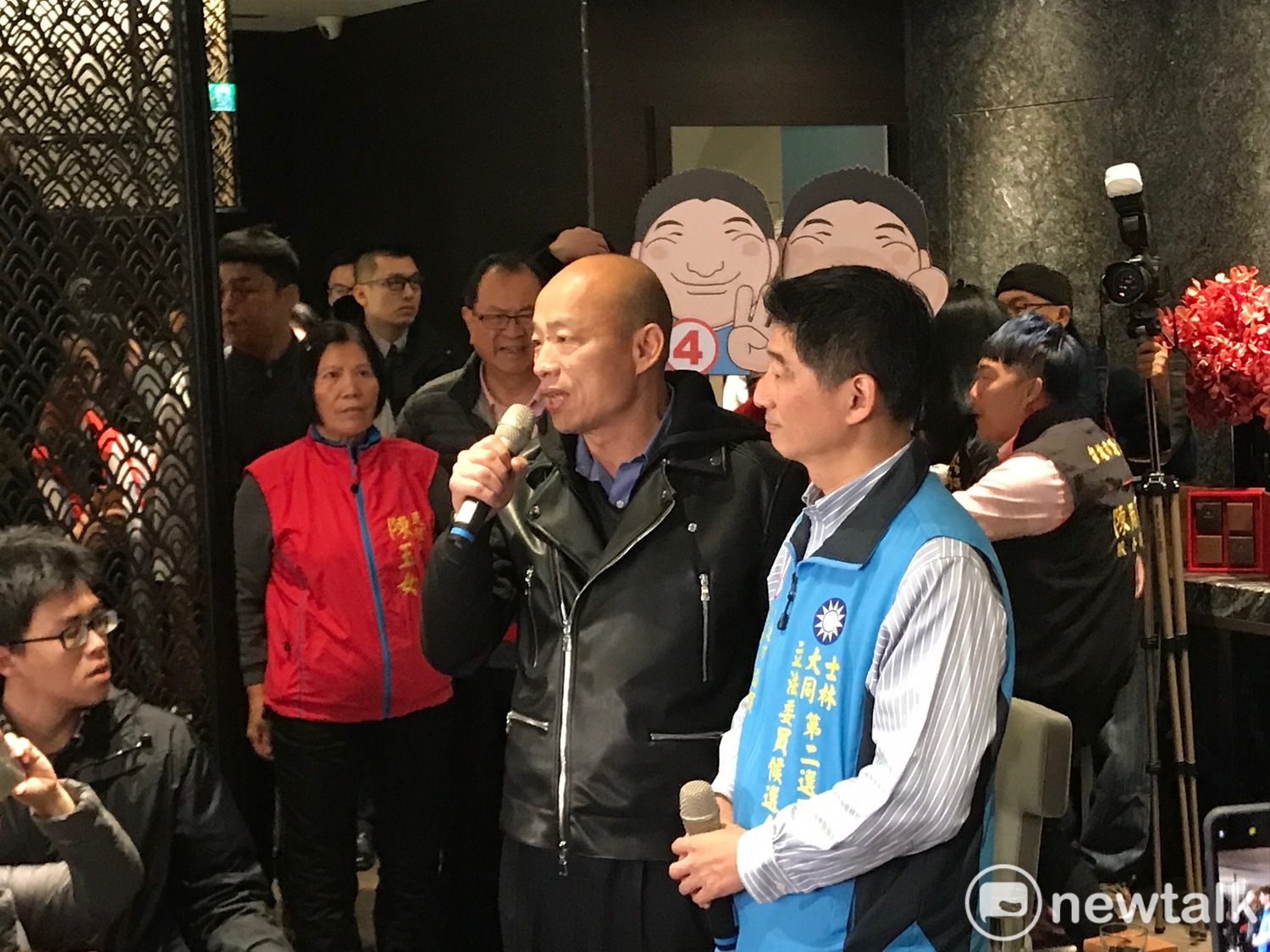 高雄市長韓國瑜(左)今日突北上幫北市立委參選人陳炳甫(右)站台。 圖 : 周煊惠 / 攝 高雄市長韓國瑜(左)今日突北上幫北市立委參選人陳炳甫(右)站台。 圖 : 周煊惠 / 攝