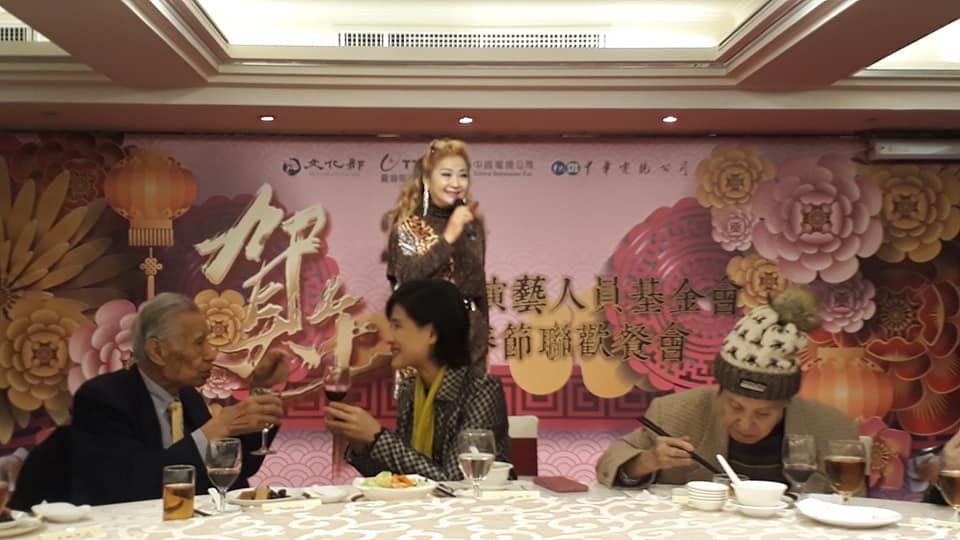 文化部長鄭麗君出席演藝人員基金會尾牙。 圖:取材自華視總經理莊豐嘉臉書 文化部長鄭麗君出席演藝人員基金會尾牙。 圖:取材自華視總經理莊豐嘉臉書