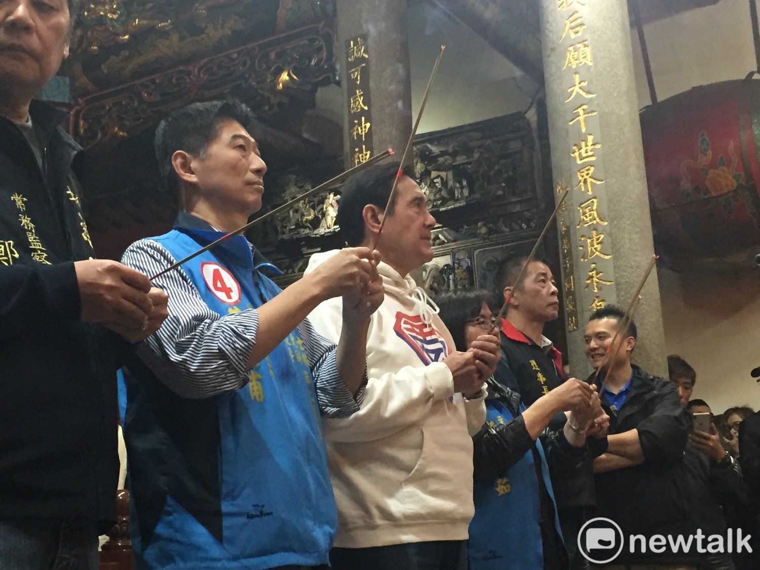 馬英九陪同陳炳甫慈諴宮參拜。 圖:趙婉淳/攝 馬英九陪同陳炳甫慈諴宮參拜。 圖:趙婉淳/攝