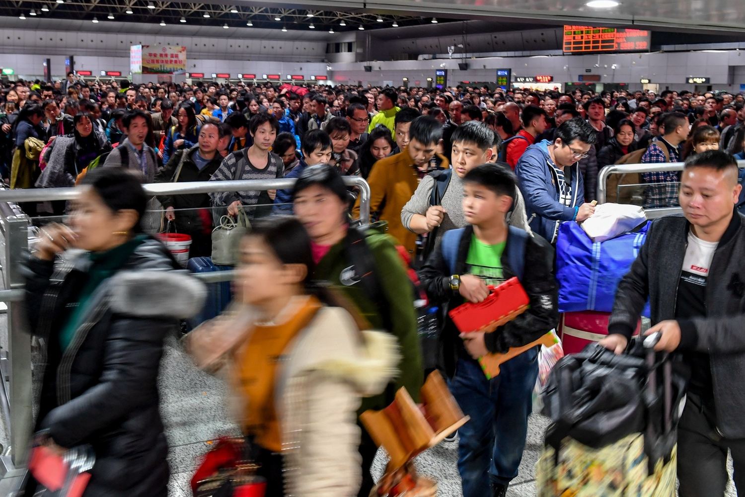 大陸每年的春運都擠滿人潮。 圖 : 翻攝自網路 大陸每年的春運都擠滿人潮。 圖 : 翻攝自網路