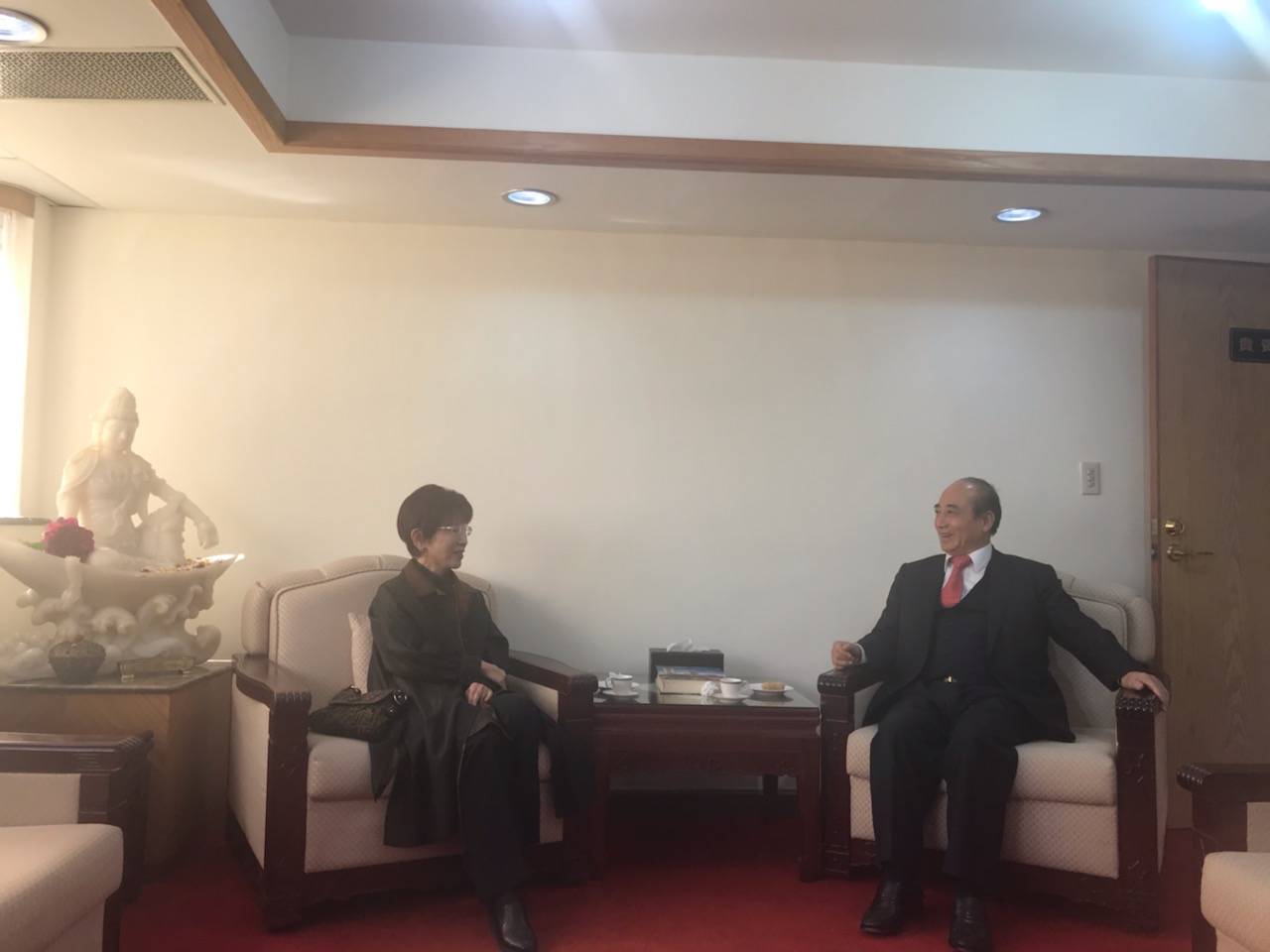 前國民黨主席洪秀柱與王金平中午兩人相約會面,相互拜年、敘舊。 圖:王金平辦公室提供 前國民黨主席洪秀柱與王金平中午兩人相約會面,相互拜年、敘舊。 圖:王金平辦公室提供