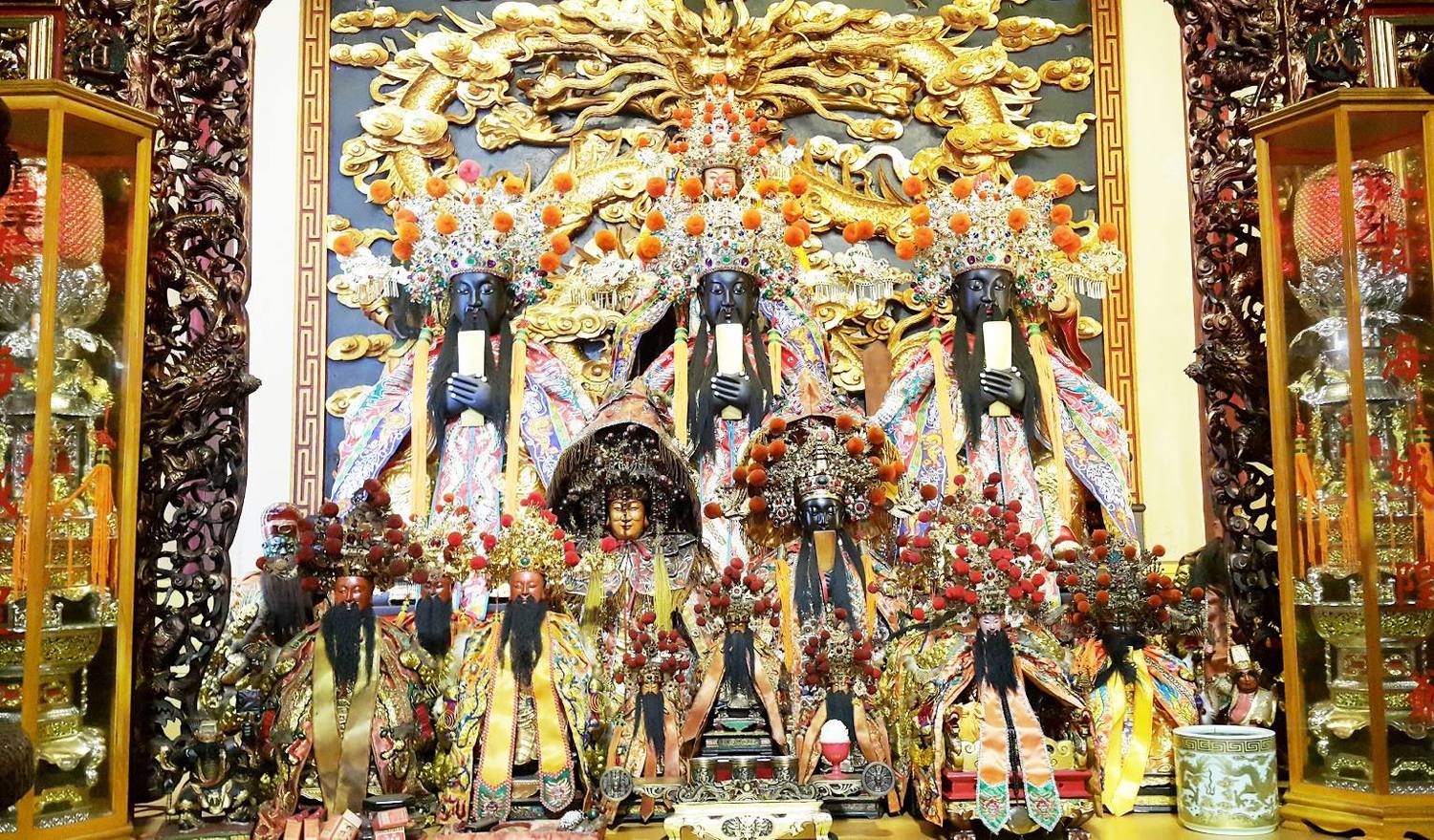 「松山霞海城隍廟」內供奉的財神是五路武財神,而廟內的財神殿,可以祈求發財金,據說相當靈驗。 圖:取自松山霞海城隍廟-五路財神臉書粉絲專頁 「松山霞海城隍廟」內供奉的財神是五路武財神,而廟內的財神殿,可以祈求發財金,據說相當靈驗。 圖:取自松山霞海城隍廟-五路財神臉書粉絲專頁