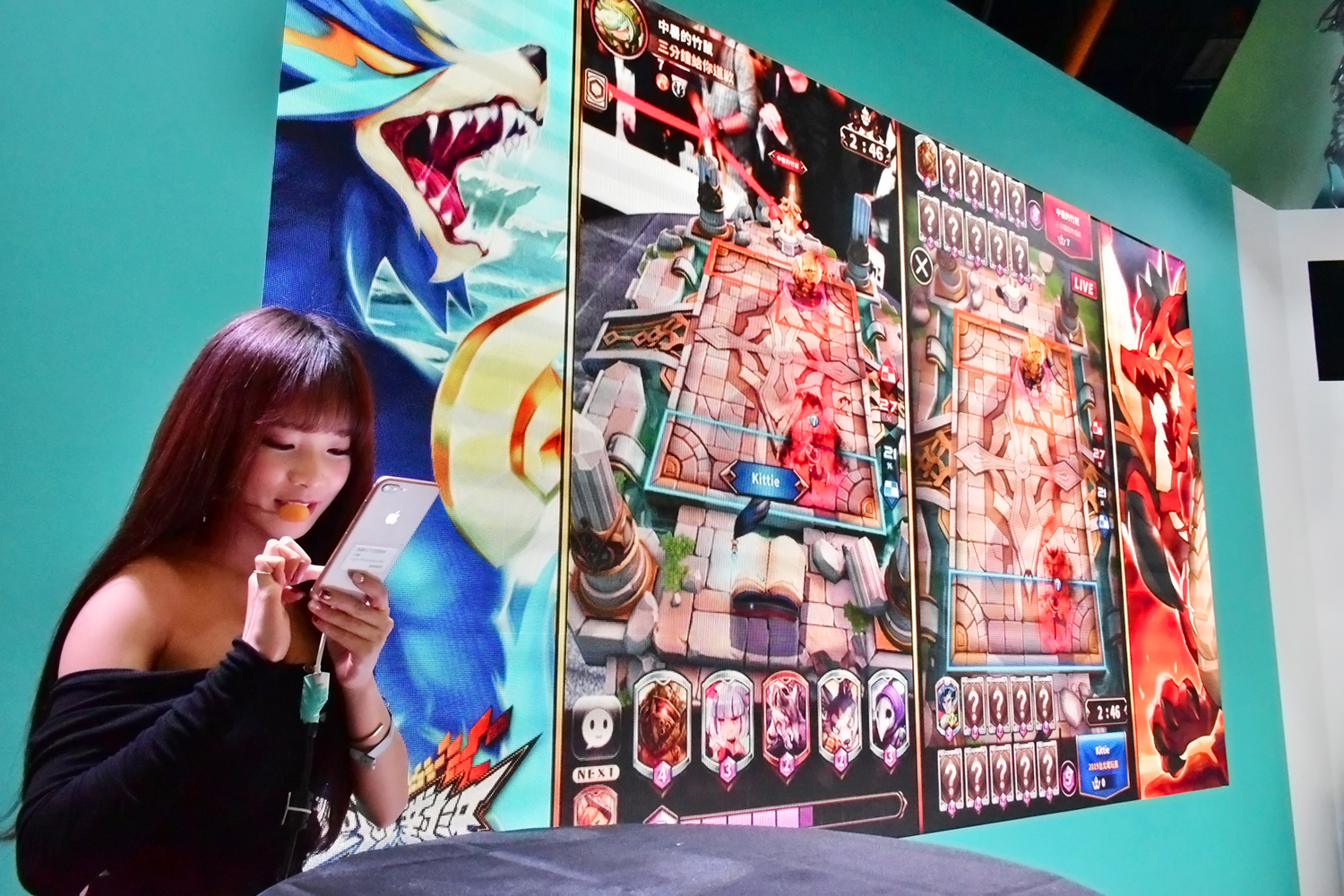 實況主 Kittie 展示 AR 擴增實境功能 實況主 Kittie 展示 AR 擴增實境功能