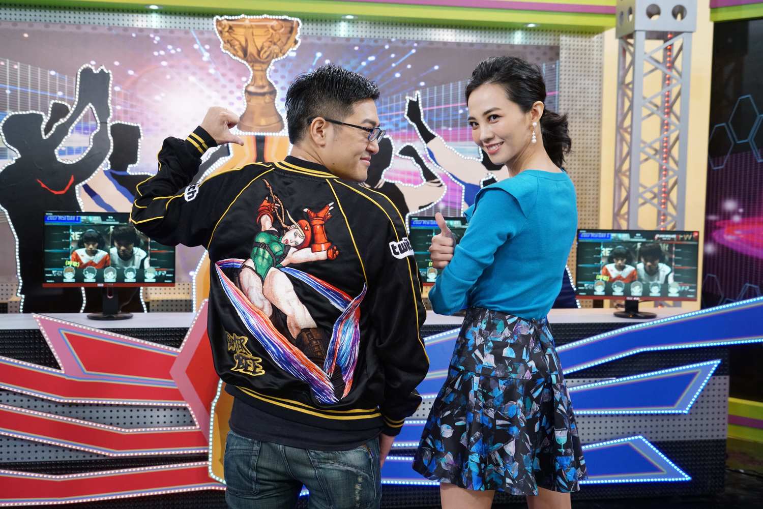 小向所屬戰隊Cygames Beast為他特製的戰袍。