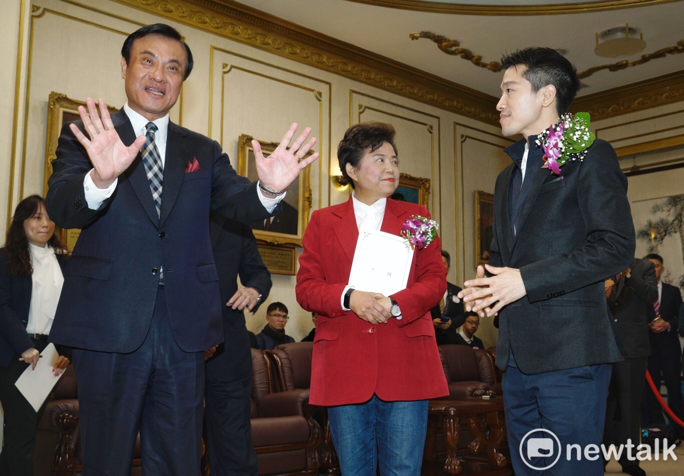 何志偉、沈智慧今天宣誓就職。 圖:張良一/攝 何志偉、沈智慧今天宣誓就職。 圖:張良一/攝