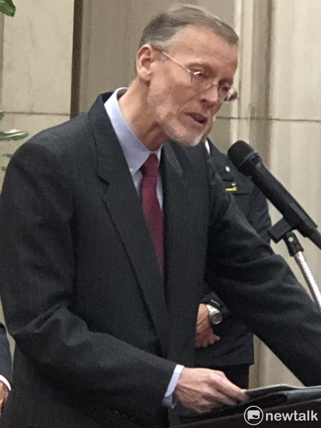 美國在台協會(AIT)處長酈英傑今(1)日下午公開致詞時表示,2019年將是「美台旅遊年」,呼應閣揆蘇貞昌所說的「希望促進美台閣員互訪」談話。 圖:謝莉慧/攝 美國在台協會(AIT)處長酈英傑今(1)日下午公開致詞時表示,2019年將是「美台旅遊年」,呼應閣揆蘇貞昌所說的「希望促進美台閣員互訪」談話。 圖:謝莉慧/攝