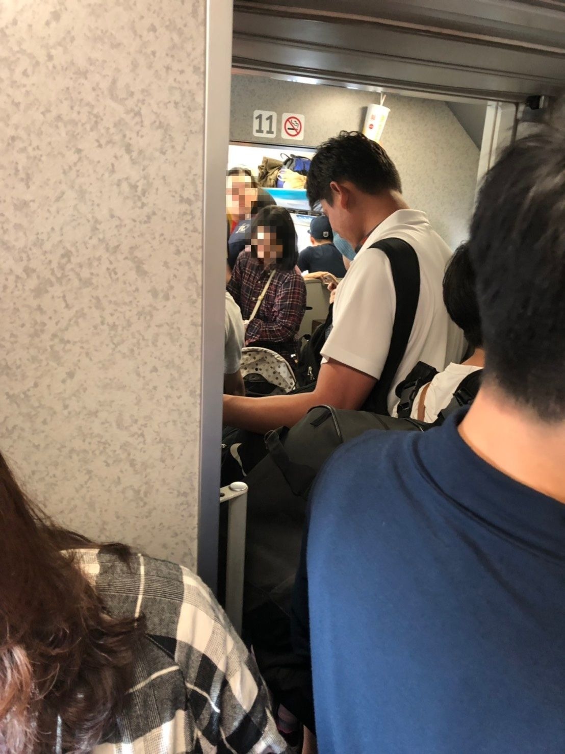 春節期間高鐵站也湧現人潮。 圖:陳佩蓴/攝 春節期間高鐵站也湧現人潮。 圖:陳佩蓴/攝