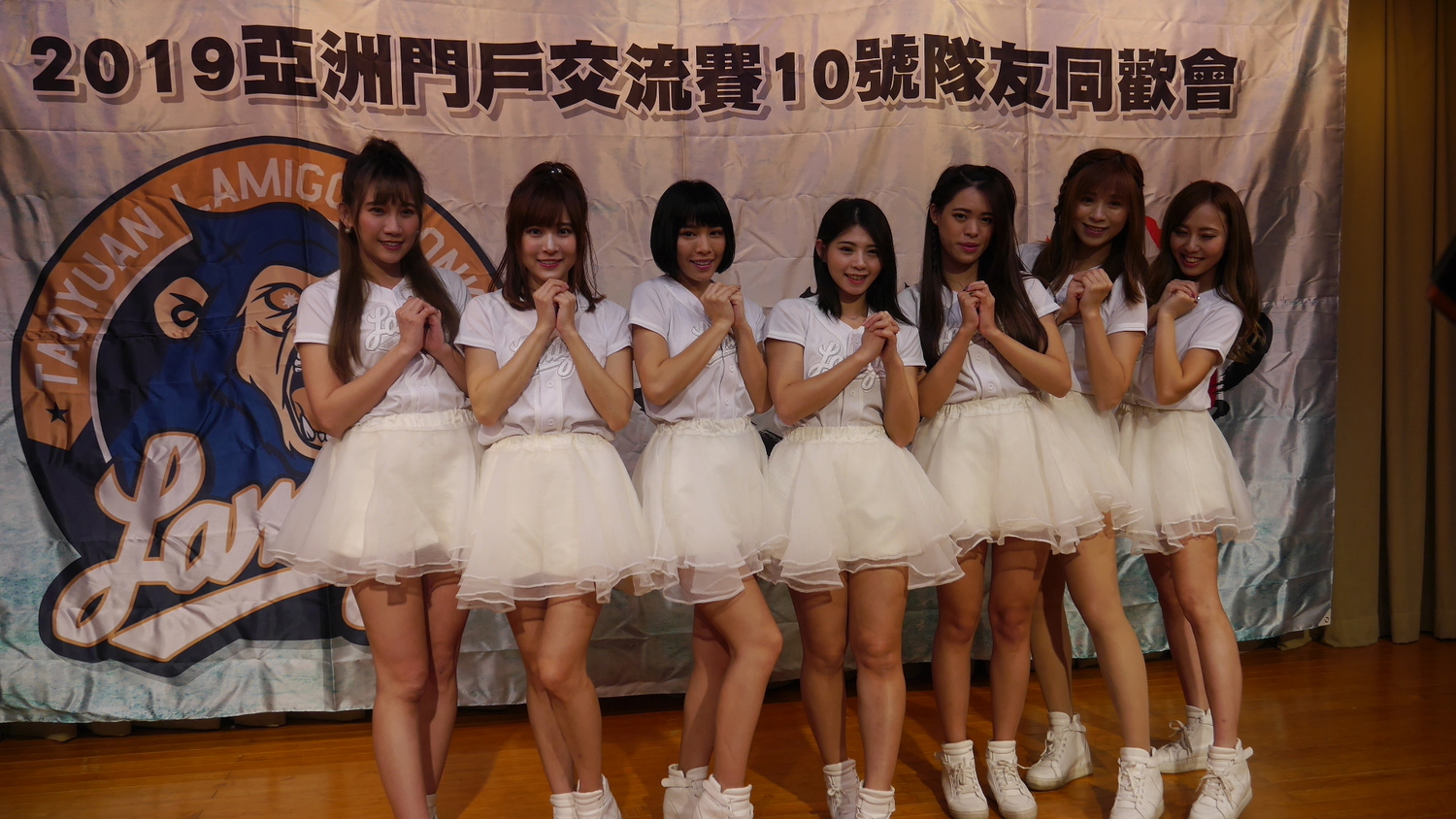 LamiGirls來拜年。 圖:吳政紘/攝影 LamiGirls來拜年。 圖:吳政紘/攝影
