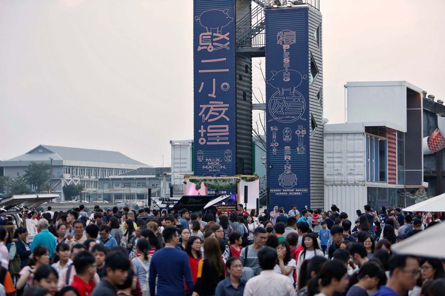 駁二初一到初六單日人潮逼近容納上限。 圖:高雄市新聞局/提供 駁二初一到初六單日人潮逼近容納上限。 圖:高雄市新聞局/提供