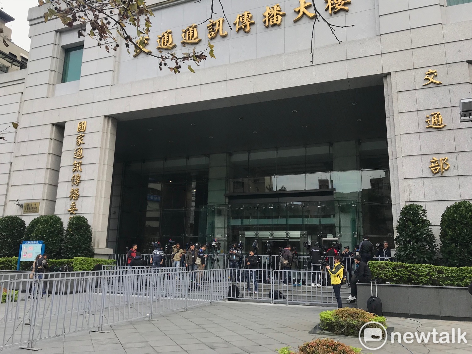 華航機師工會罷工今日下午5時和華航在交通部展開第二度協商,晚間宣告破裂。 圖 : 周煊惠 / 攝 華航機師工會罷工今日下午5時和華航在交通部展開第二度協商,晚間宣告破裂。 圖 : 周煊惠 / 攝