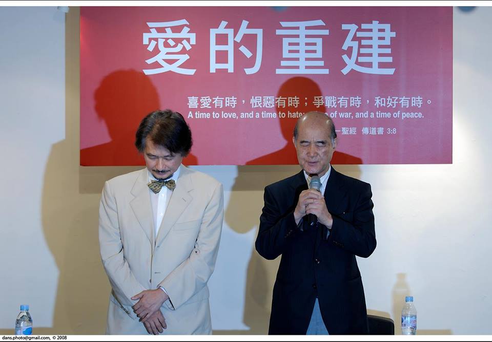 施明德在臉書PO出2008年高俊明召開記者會與他和解的照片敬悼,表示「無盡的哀慟,無限的景仰,您是苦難者腳前的光,您是飢渴者不竭的糧,永遠敬您,永遠愛您」。 圖:截自施明德臉書 施明德在臉書PO出2008年高俊明召開記者會與他和解的照片敬悼,表示「無盡的哀慟,無限的景仰,您是苦難者腳前的光,您是飢渴者不竭的糧,永遠敬您,永遠愛您」。 圖:截自施明德臉書