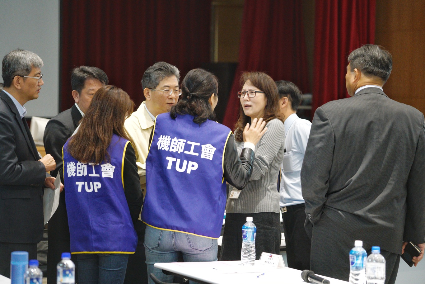 華航勞資雙方在勞動部長劉士豪的協調下就爭議事項進行協調。 圖:張良一/攝 華航勞資雙方在勞動部長劉士豪的協調下就爭議事項進行協調。 圖:張良一/攝