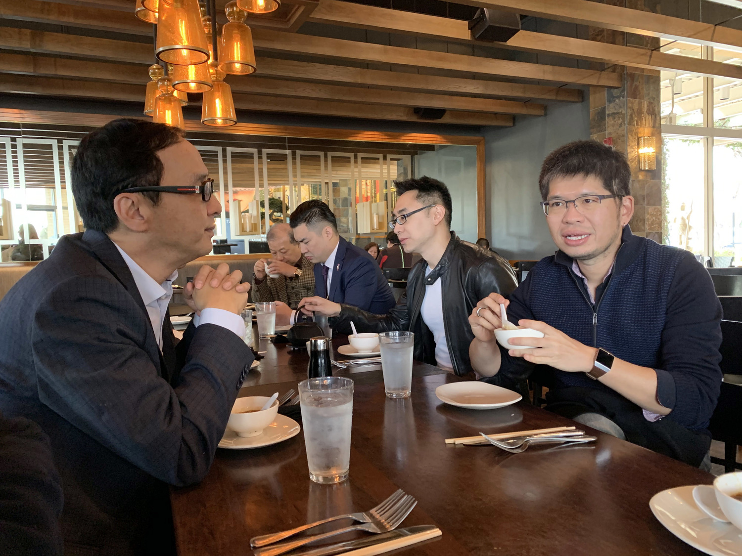 朱立倫與YouTube創辦人陳士駿對談 圖:朱立倫辦公室提供 朱立倫與YouTube創辦人陳士駿對談 圖:朱立倫辦公室提供