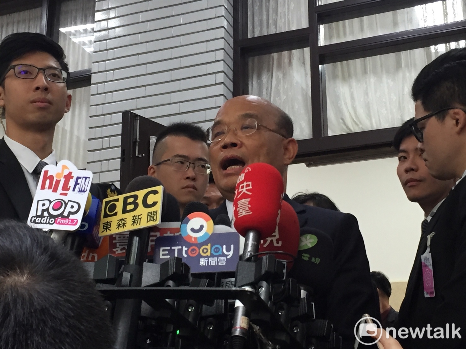行政院長蘇貞昌上午到立法院進行施政報告總質詢。 圖:趙婉淳/攝 行政院長蘇貞昌上午到立法院進行施政報告總質詢。 圖:趙婉淳/攝