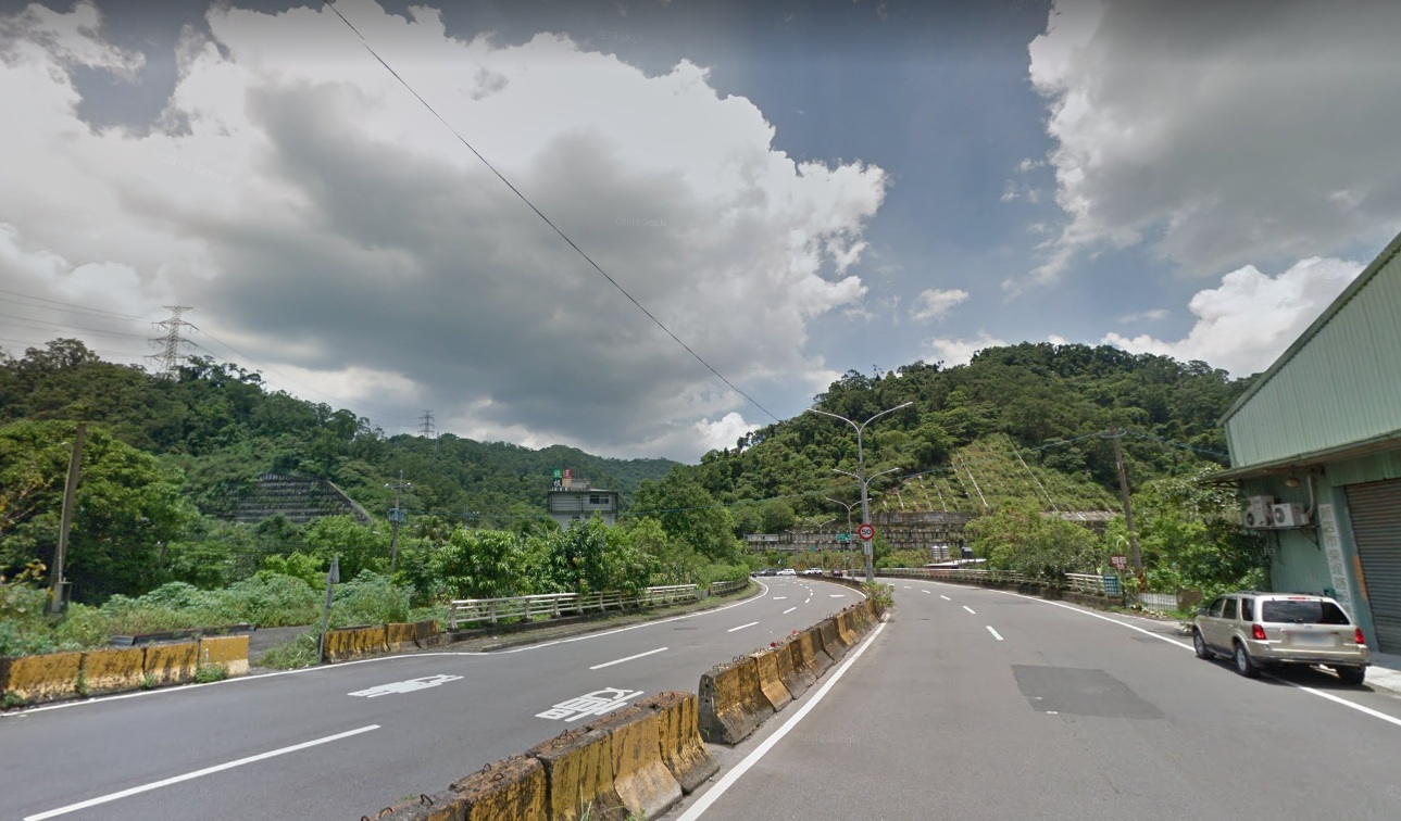 新北市新店區通往山區的柴埕路,有民眾在廚餘回收桶內發現塑膠袋包住的嬰屍。 圖:翻攝Google Map 新北市新店區通往山區的柴埕路,有民眾在廚餘回收桶內發現塑膠袋包住的嬰屍。 圖:翻攝Google Map